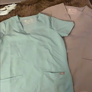 Fogs Casma scrub tops